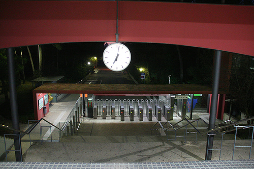 Tren geltokietako makinak